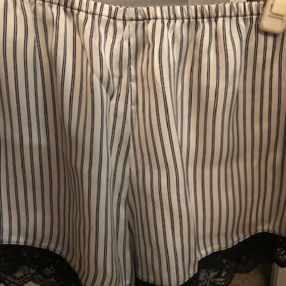 NWOT H Halston Silky Camisole Set Size Med. - Picture 4 of 4